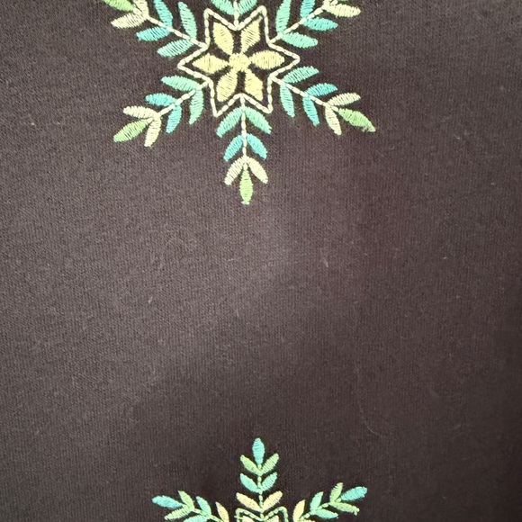 Talbots Stylish Navy Sweater/Sweatshirt with Snowflake Design - Picture 3 of 5